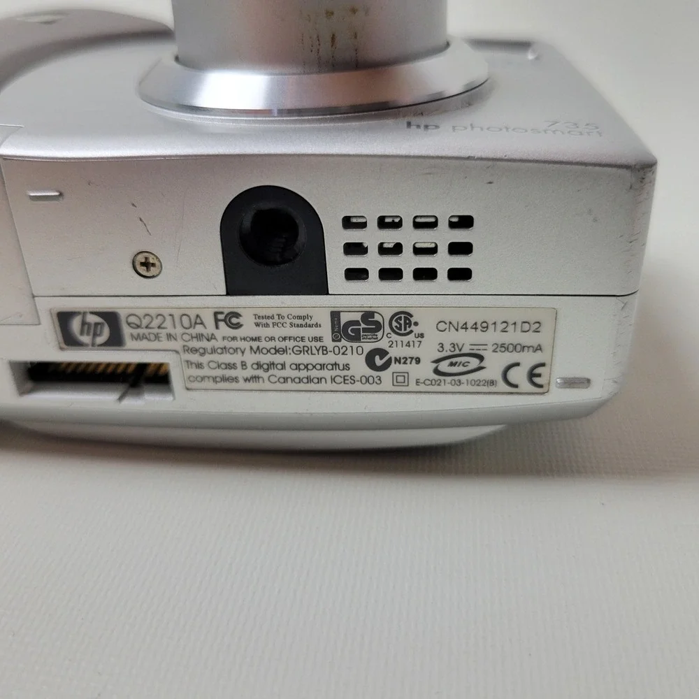 HP Photosmart 735 Digital Camera 3.2MP Pentax Zoom Lens Silver Bundle Q2210A